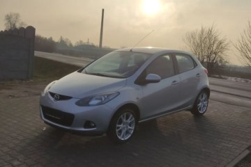 1.3 benz ,bezwypadek ,bogata wersja ,niski pot przebieg ,klimatyzacja